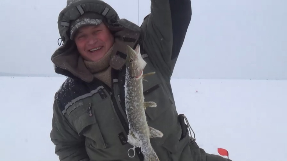 Зимняя рыбалка на озере Тростенском