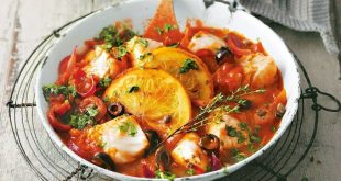 Щука в томатном соусе с овощами, грибами и пряностями